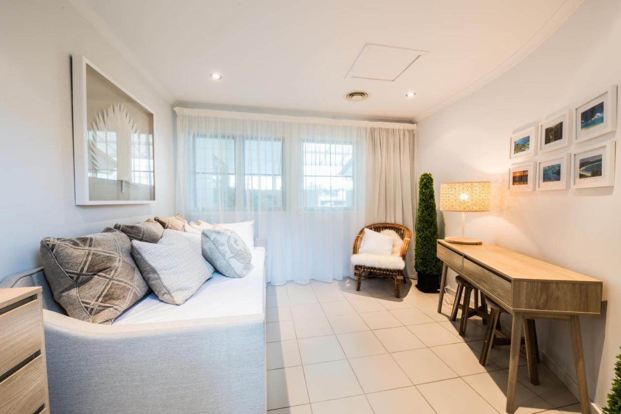 エアリービーチ アト マリーナ ショアーズアパートホテル エクステリア 写真 A living room in a typical apartment at The Standard East Village