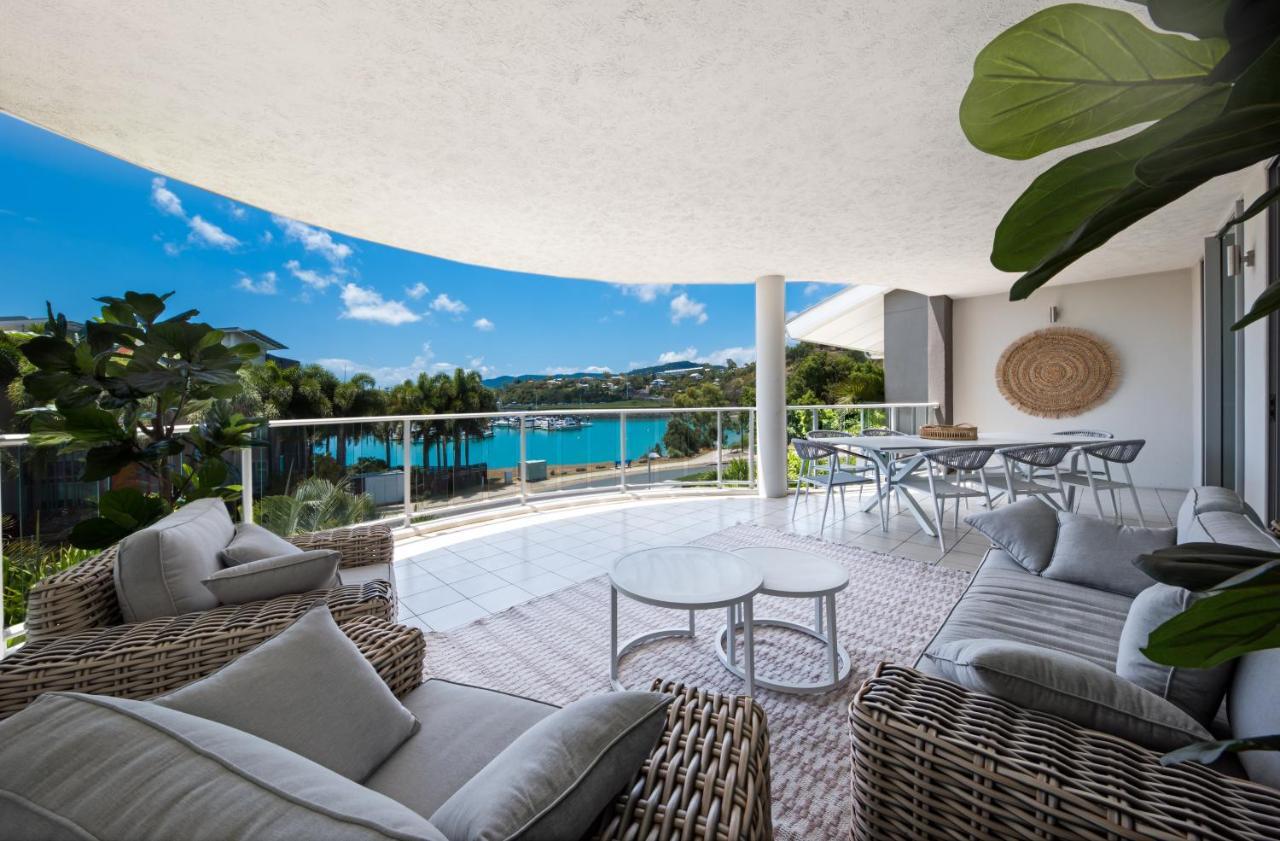 エアリービーチ アト マリーナ ショアーズアパートホテル エクステリア 写真 The view from the balcony of a penthouse apartment at the resort
