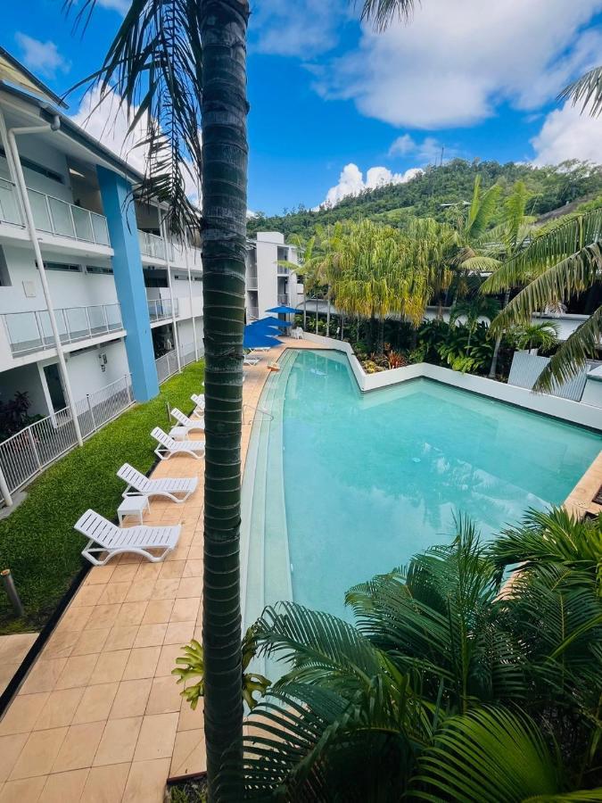 エアリービーチ アト マリーナ ショアーズアパートホテル エクステリア 写真 The pool at the hotel