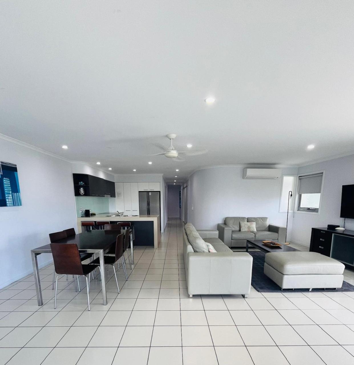エアリービーチ アト マリーナ ショアーズアパートホテル エクステリア 写真 A typical apartment interior
