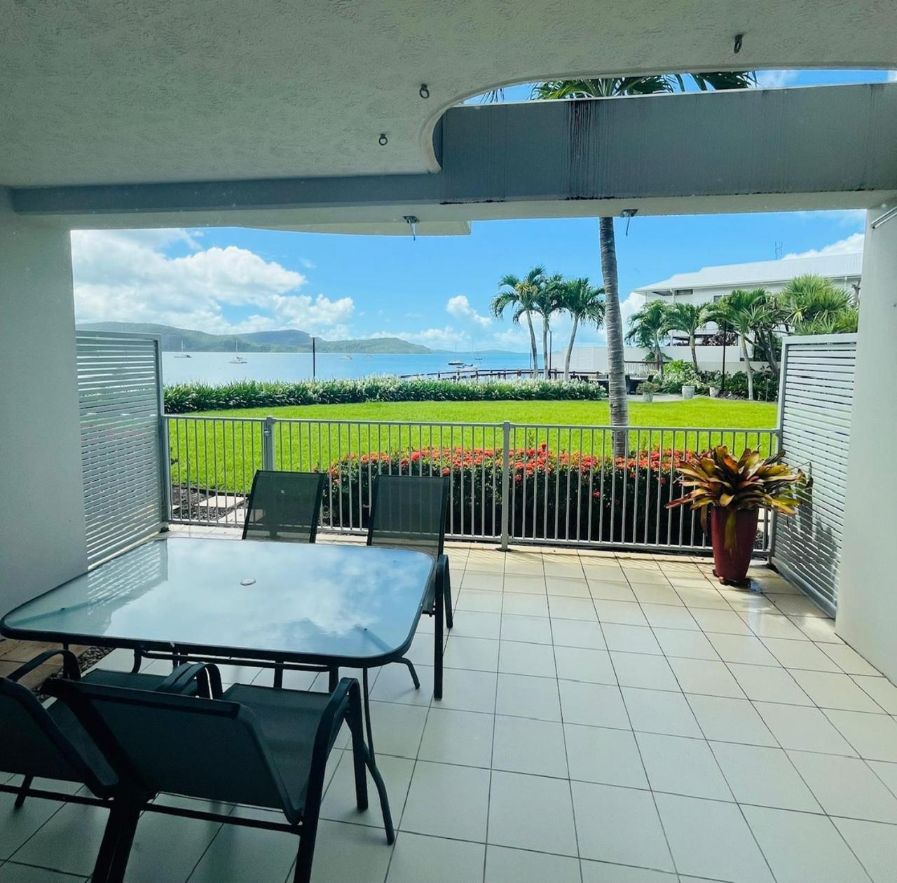 エアリービーチ アト マリーナ ショアーズアパートホテル エクステリア 写真 View from a balcony